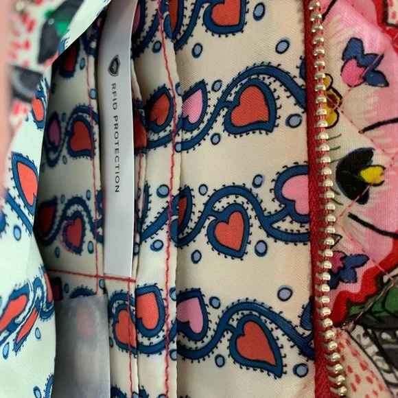 Vera Bradley crossbody bag. New w/o tags. - Picture 4 of 4